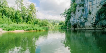 Hochzeit - Umgebung: am Fluss - Schwäbische Alb - Meinradskapelle - Waldhochzeit im Fürstl. Park Inzigkofen