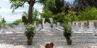 Hochzeit - barrierefreie Location - Graz - Standesamtliche Trauung im Rosengarten  - Schloss Vasoldsberg 