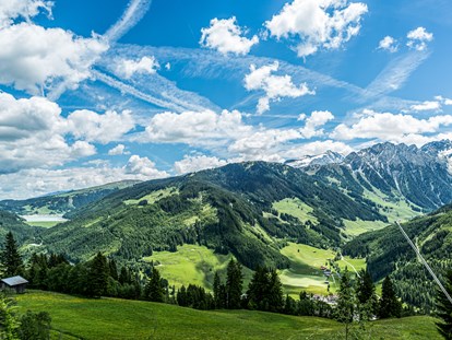 Hochzeit - barrierefreie Location - Bezirk Schwaz - Die Rössl Alm bietet einen unvergesslich schönen Weitblick über das Zillertal. - Rössl Alm