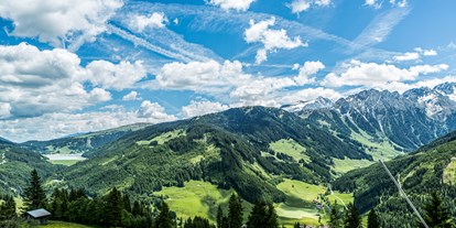 Hochzeit - barrierefreie Location - Österreich - Die Rössl Alm bietet einen unvergesslich schönen Weitblick über das Zillertal. - Rössl Alm