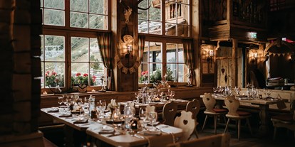 Hochzeit - Art der Location: Gasthaus - Der rustikale Look macht die Rössl Alm zu einer der heiß begehrtesten Locations Tirols und hat ihr schon viele Auszeichnungen (WOW-Location-AWARD) eingebracht. - Rössl Alm