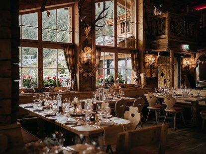 Hochzeit - Der rustikale Look macht die Rössl Alm zu einer der heiß begehrtesten Locations Tirols und hat ihr schon viele Auszeichnungen (WOW-Location-AWARD) eingebracht. - Rössl Alm