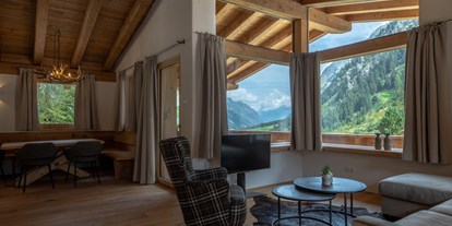 Hochzeit - nächstes Hotel - Tiroler Oberland - Einrichtung und Aussicht Chalet - das Chaletdorf - Pitztal