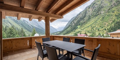 Hochzeit - Umgebung: in den Bergen - Tirol - Aussicht vom Chalet - das Chaletdorf - Pitztal