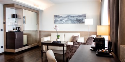 Hochzeit - nächstes Hotel - Berchtesgaden - Junior Suite - Wohnbereich - Wyndham Grand Salzburg Conference Centre