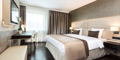 Hochzeit - nächstes Hotel - Ainring - Executive Grand Suite - Schlafbereich - Wyndham Grand Salzburg Conference Centre