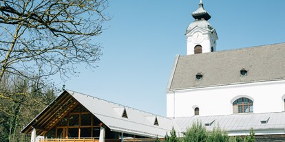 Hochzeit - Art der Location: im Freien - Altlengbach - Heiraten beim Kirchenwirt in Klein-Mariazell.
Foto © kalinkaphoto.at - Stiftstaverne Klein-Mariazell