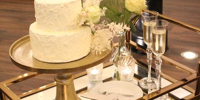 Hochzeit - externes Catering - Fellbach (Rems-Murr-Kreis) - Stilvoller Tortenanschnitt - NOLI Event & Wedding Location