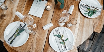Hochzeit - Art der Location: Restaurant - Werneuchen - Als längliche Tafel oder mit runden Tischen - Hauptsache Stilvoll. - Hallesches Haus