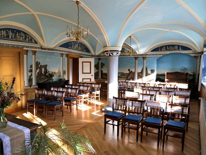 Hochzeit - Art der Location: privates Anwesen - Glewitz - Blaue Kapelle mit historischen Wandmalereien;
auch Standesamt - Wasserburg Turow
