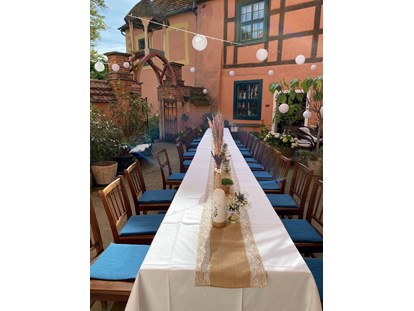 Hochzeit - Art der Location: privates Anwesen - Hof der Wasserburg für Feiern im familiären Rahmen - Wasserburg Turow