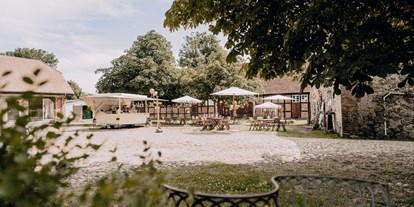 Hochzeit - Art der Location: Bauernhof/Landhaus - Deutschland - Das historische Ensemble der Wasserburg eignet sich hervorragend für Hochzeiten im Boho Stil - Wasserburg Turow