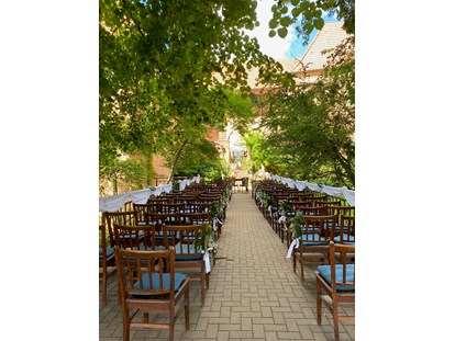 Hochzeit - Art der Location: privates Anwesen - Trauung auf der Brücke - Wasserburg Turow