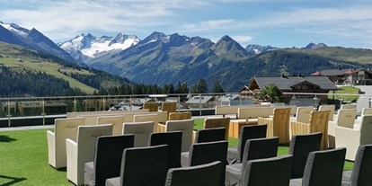 Hochzeit - Hochzeitsessen: 5-Gänge Hochzeitsmenü - Kirchberg in Tirol - FelsenBAD & SPA | Sonnenterrasse als Hochzeits-Sonnenterrasse sehr beliebt mit Bergpanorama Blick - MY ALPENWELT Resort****SUPERIOR