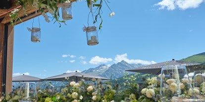 Hochzeit - Art der Location: Restaurant - Kitzbühel - Tischdeko | Lifestyle Hochzeit | Susi Alm | Sommer 2020 - MY ALPENWELT Resort****SUPERIOR