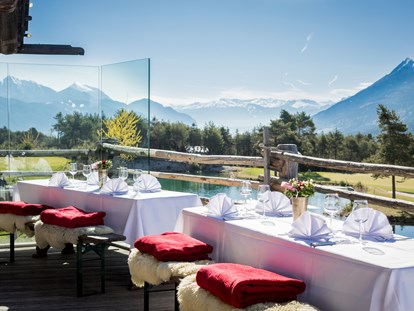 Hochzeit - Umgebung: am Land - Tirol - Terrasse - Stöttlalm