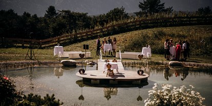Hochzeit - Garten - Tirol - Freie Trauung am See (c) Alexandra Jäger / @alexandra.grafie - Stöttlalm