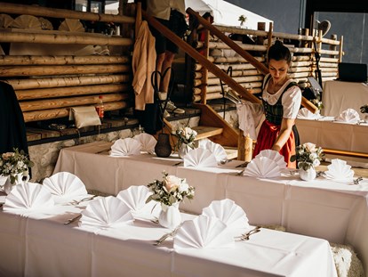 Hochzeit - Umgebung: am Land - Seefeld in Tirol - Hochzeit Wintergarten (c) Alexandra Jäger / @alexandra.grafie - Stöttlalm