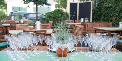 Hochzeit - Sommerhochzeit - Weichselbaum (Weichselbaum) - Der Gastgarten des Gasthaus Gross, in der Steiermark, eignet sich ideal für einen Sektempfang im Freien. - Gasthaus GROSS