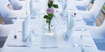 Hochzeit - Hochzeits-Stil: Traditionell - Deutschland - Hochzeitstafel - Strandrestaurant Marienbad
