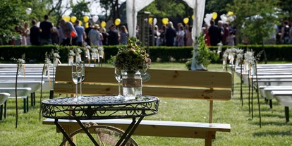 Hochzeit - Art der Location: Bauernhof/Landhaus - Deutschland - Gartenhochzeit in Schleswig-Holstein. - Festscheune Gut Helmstorf
