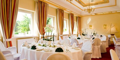 Hochzeit - Umgebung: in einer Stadt - Schleswig-Holstein - Spiegelsaal - Hotel Birke