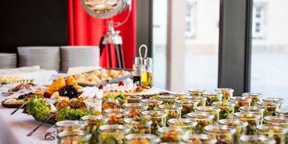 Hochzeit - Geeignet für: Firmenweihnachtsfeier - Wachau - Kulinarisch bieten wir euch verschiedenste Köstlichkeiten. - Heiraten auf Schloss Sonnenstein | Schloßcafé Pirna