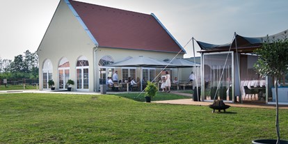 Hochzeit - Garten - Győr-Moson-Sopron - Franciska Major / Pro Village