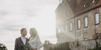 Hochzeit - Geeignet für: Theater und Musical - Deutschland - Die Burg Stettenfels bietet zahlreiche tolle Spots für herrliche Brautpaar-Fotos. - Burg Stettenfels