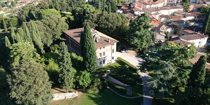 Hochzeit - Umgebung: am See - Villa dei Cipressi