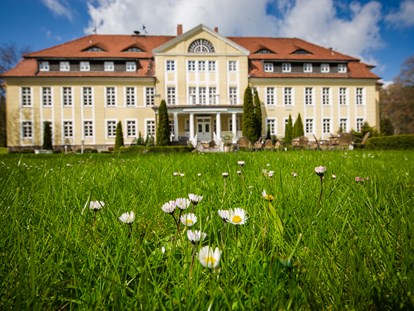 Hochzeit - Umgebung: im Park - Brandenburg Süd - Schloss Wulkow