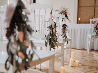 Hochzeit - Hochzeits-Stil: Boho - Buckow - Bei Schlechtwetter kann die Trauung im Trauungssaal des Schlosses abgehalten werden. - Schloss Wulkow
