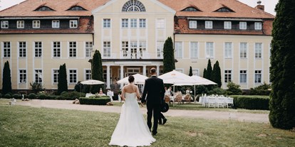 Hochzeit - Hunde erlaubt - Brandenburg Süd - Die Hochzeitslocation Schloss Wulkow in Brandenburg. - Schloss Wulkow