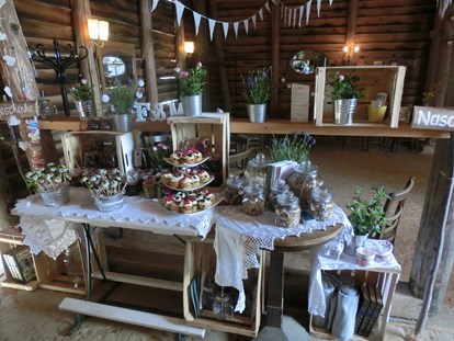 Hochzeit - Art der Location: Bauernhof/Landhaus - Idee für eine Candybar... - Alte Försterei