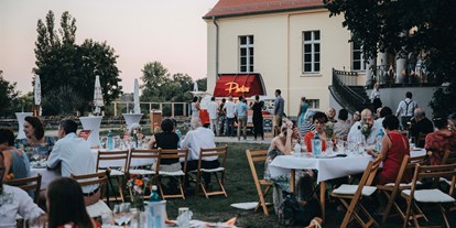 Hochzeit - Art der Location: Restaurant - Brandenburg Süd - Genießt den Sonnenuntergang bei eurer Hochzeit auf Gutshaus Neukladow. - Gutshaus Neukladow