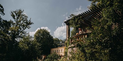 Hochzeit - Brandenburg Nord - Der Schlosspark und die Schlossanlage bieten zahlreiche geheimnisvolle Plätze für unvergessliche Hochzeitsfotos. - Schloss Steinhöfel