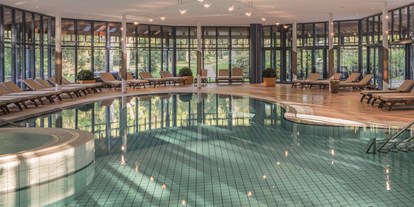 Hochzeit - Umgebung: im Park - Deutschland - Wellnesspavillon Innenpool mit Blick zum Hotelpark
 - Parkhotel Adler, Hochschwarzwald Hotelbetriebs GmbH