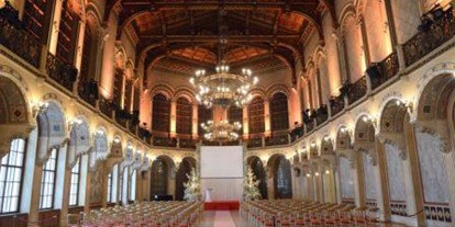 Hochzeit - Umgebung: in einer Stadt - Wien - Trauung im Großen Ferstelsaal  - Palais Ferstel