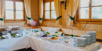 Hochzeit - Hochzeitsessen: 3-Gänge Hochzeitsmenü - Schwäbische Alb - In der Forsthofalm wird euch Buffet geboten. - Forsthof Almhütte
