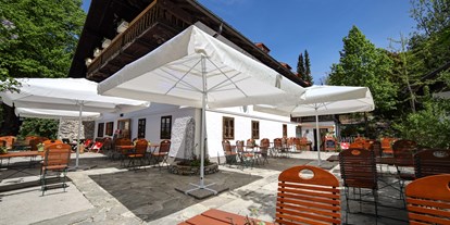 Hochzeit - Kinderbetreuung - Berchtesgaden - Im Gastgarten dürfen sich unsere Gäste auf genussvolle Momente freuen - Erentrudisalm 
