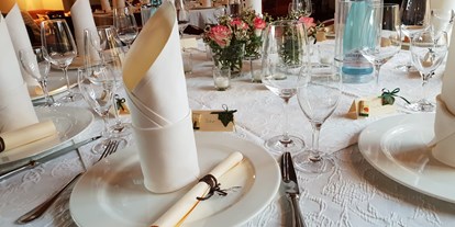 Hochzeit - Hochzeitsessen: mehrgängiges Hochzeitsmenü - Brandenburg - Beispiel Tischdeko im Restaurant - Hotel VIERSEITHOF Luckenwalde