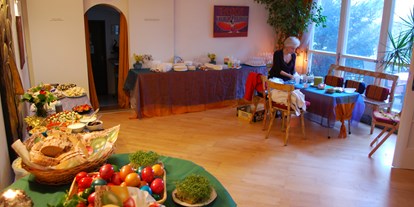 Hochzeit - Umgebung: in einer Stadt - Schwechat - Buffet in der Garden Lounge - Metamorphosys - Place of Bliss - Wien 22