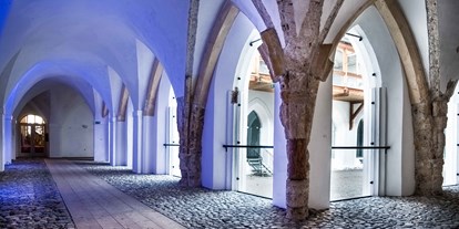 Hochzeit - nächstes Hotel - Oberösterreich - historischer Kreuzgang - Schlosshotel Mondsee