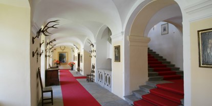 Hochzeit - nächstes Hotel - Obertrum am See - Prunkstiege zum Standesamt Mondsee Fürstenzimmer - Schlosshotel Mondsee