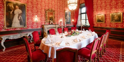 Hochzeit - Geeignet für: Geburtstagsfeier - Neuss - Roter Salon
Foto: Alina Cürten  - Schlosshotel Hugenpoet
