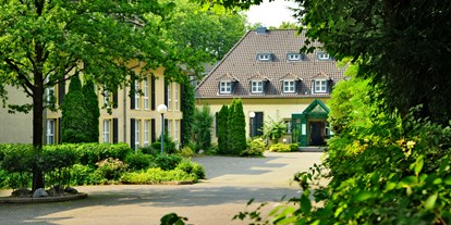 Hochzeit - Hochzeits-Stil: Traditionell - Leverkusen - Außenansicht  - Waldhotel Heiligenhaus