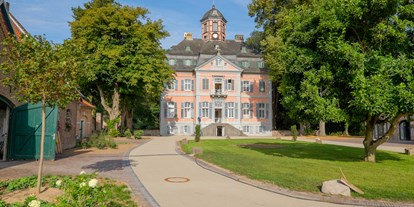 Hochzeit - Umgebung: im Park - Niederrhein - Das Schloss Arff - Schloss Arff