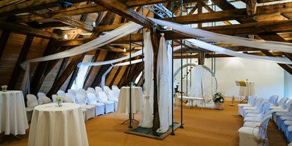 Hochzeit - Geeignet für: Filmproduktionen - Stuttgart - Trauung im Kleinen Saal in der Kreuzkirche - K3N – Stadthalle und Kreuzkirche Nürtingen