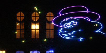 Hochzeit - Candybar: Saltybar - Deutschland - Lasershow im Gartenparterre - Barockschloss Oberlichtenau