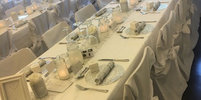 Hochzeit - Hochzeits-Stil: Boho - Korntal-Münchingen - Hochzeit mit Stuhlhussen, die vom Paar dazu gemietet worden sind. - Zeit.Raum GmbH